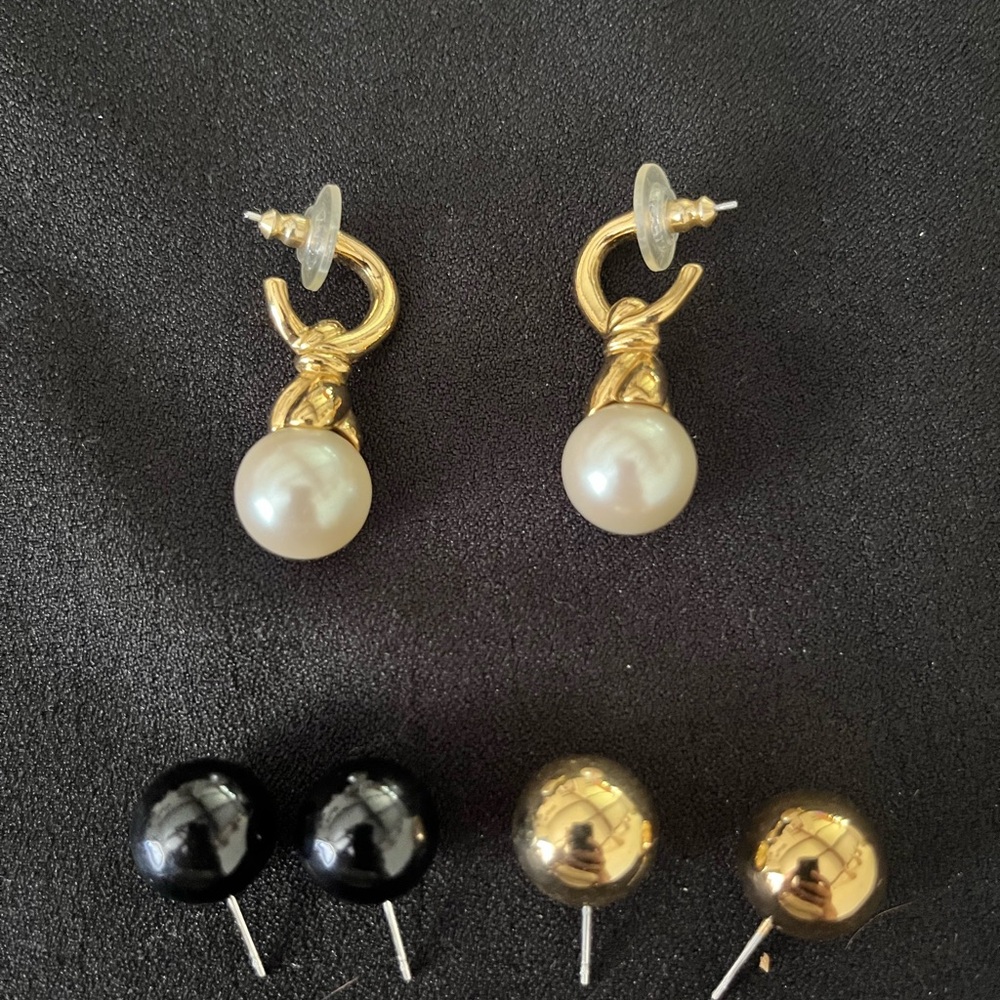Vintage Avon Interchangeable Gold Tone and Pearl Earrings Set